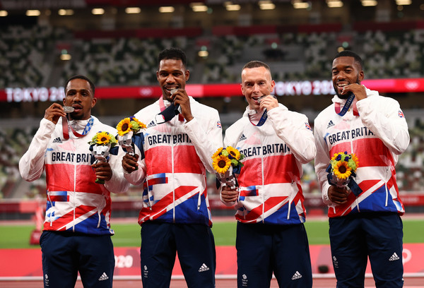 ▲▼   東京奧運男子400公尺接力銀牌的英國隊       。（圖／路透）