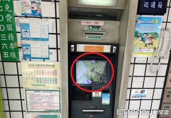 ▲▼旗山男砸ATM。（圖／記者許宥孺翻攝）