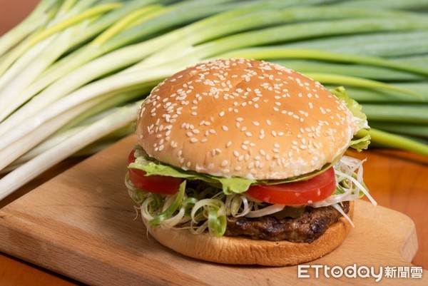 ▲▼漢堡王宜蘭店推限定三星蔥華堡。（圖／業者提供）
