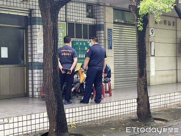 ▲男子陳屍租屋處檢警相驗   。（圖／記者洪靖宜攝）