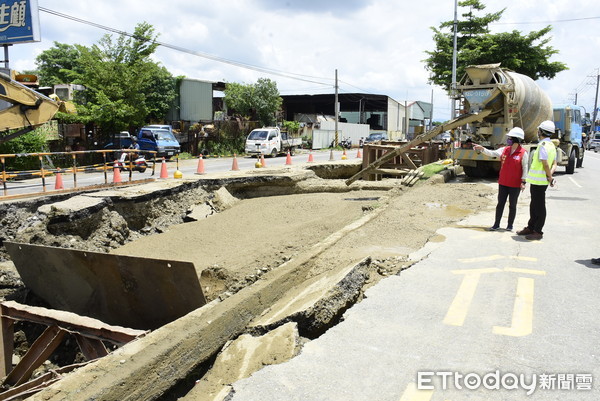 ▲台14丙線彰興路面坍塌。（圖／記者唐詠絮翻攝）