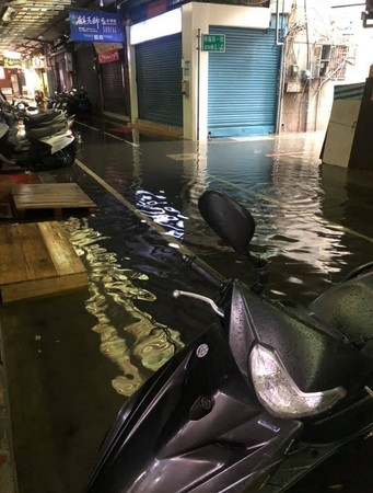 ▲▼大雨來襲。（圖／翻攝自臉書我是永和人）