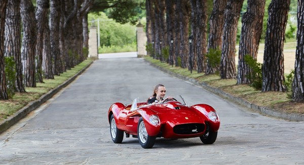 ▲Ferrari Testa Rossa J電動玩具車由The Little Car Company手工打造。（圖／翻攝法拉利）