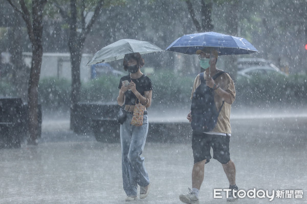 ▲台北市市區午後雷陣雨。（圖／記者林敬旻攝）