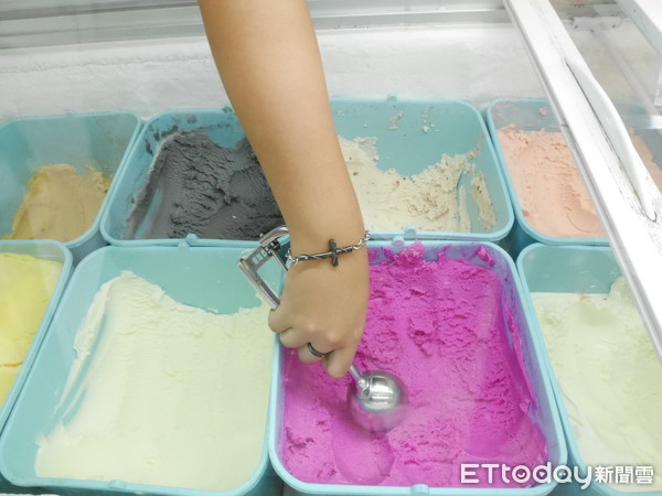  ▲冰淇淋。重傳LOGO。（圖／記者彭懷玉攝）