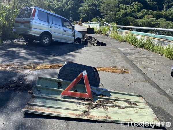 ▲阿里山山美當地出現天坑。（圖／記者翁伊森翻攝）