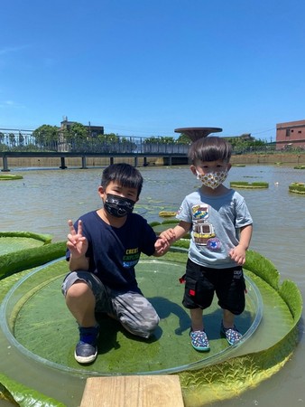 ▲2021桃園蓮花季農事體驗乘坐大王蓮，還有抽大獎