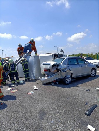 ▲▼國道2號車禍。（圖／翻攝自Facebook／國道公路警察局）