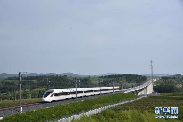 ▲復興號高寒動車組在牡佳高鐵線路上測試。（圖／翻攝新華網）