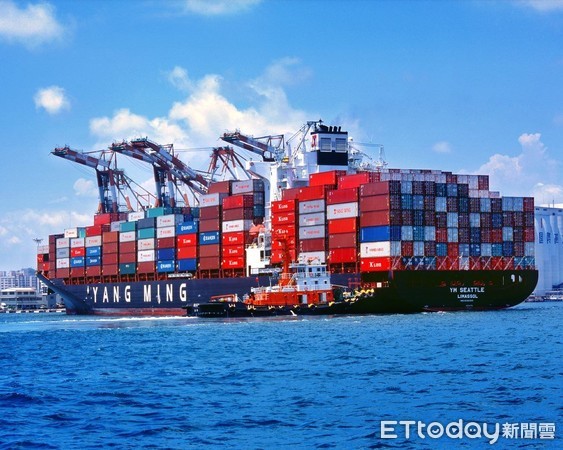 ▲陽明海運船隻靠港裝卸。（圖／港務公司提供）