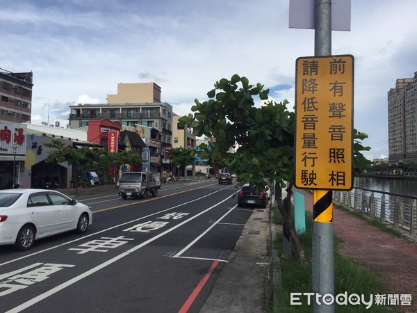 ▲台南市警四分局針對噪音車輛強化稽查取締，推動抓吵法寶「聲音照相」，規劃安平區民眾陳情及噪音車好發路段，機動架設儀器檢測。（圖／記者林悅翻攝，下同）