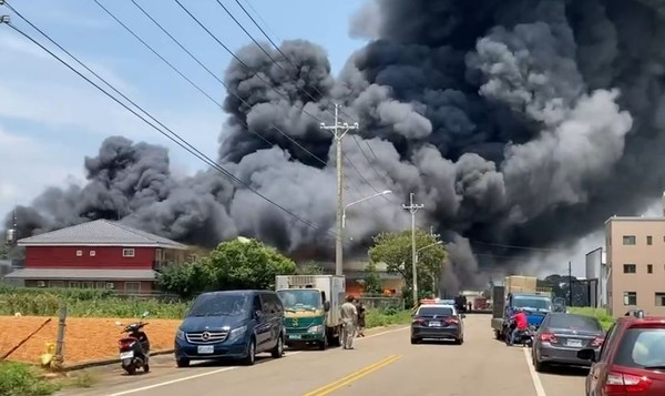 ▲台中工廠火警。（圖／翻攝記者爆料網）