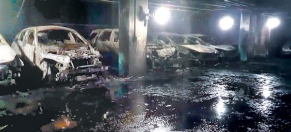 ▲▼南韓忠清南道天安市某大樓地下停車場爆炸，現場666台汽車受波及。（圖／翻攝自韓網）