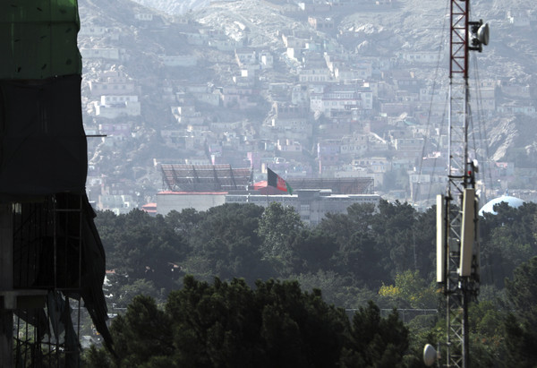 ▲▼ 阿富汗首都喀布爾總統府17日仍懸掛著阿富汗國旗。（圖／達志影像／美聯社）