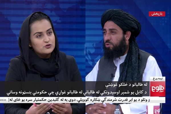 ▲▼ 阿富汗女主播訪問塔利班發言人。（圖／翻攝自Twitter）