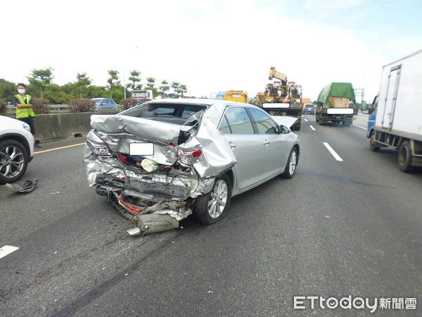 ▲國道危險駕駛易發生交通事故，輕則車體受損，重者造成傷亡，國道警察第八大隊呼籲民眾遵守交通規則，安全行車。（圖／示意圖，非當事人，記者林悅翻攝）