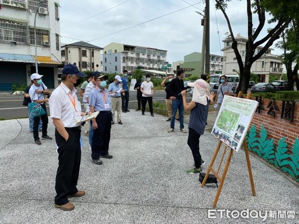 ▲內政部營建署18日由考核小組至台南市進行「城鎮之心工程計畫」年度考核，親臨現地勘查施作情形後，對整體規劃構想及工程品質讚譽有加。（圖／記者林悅翻攝，下同）