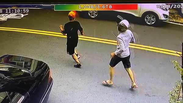 ▲▼大里惱羞男持刀追砍自助餐老闆10多刀後從容逃逸，警清晨全面搜山。（圖／民眾提供）