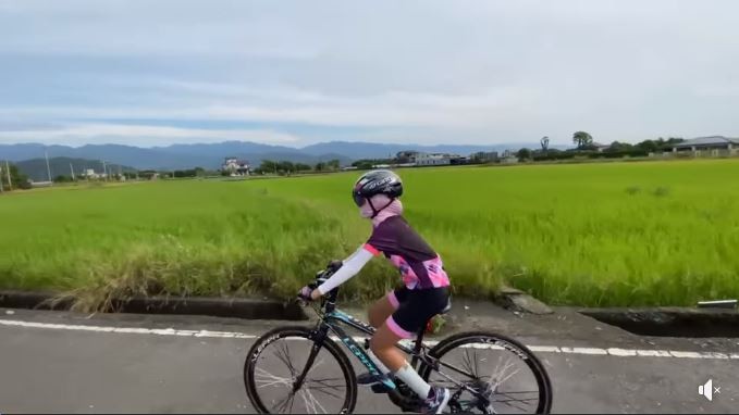 ▲▼吳淡如女兒騎車。（圖／翻攝自吳淡如臉書）