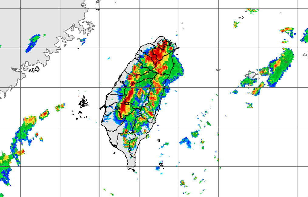 ▲▼降雨回波移入，北台灣有密集閃電訊號。（圖／氣象局）