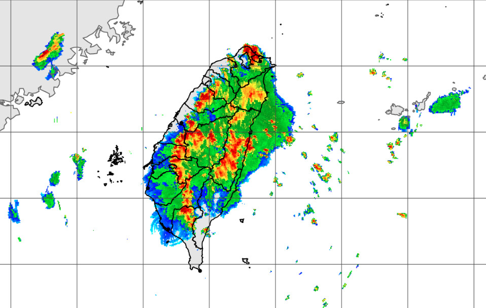 ▲雷達回波圖顯示台灣上空蓋滿對流胞。（圖／氣象局）