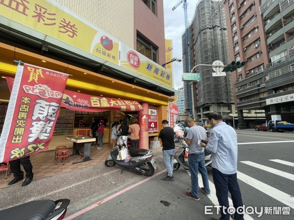 ▲高雄新高彩券行 。（圖／記者洪靖宜攝）