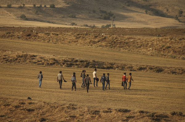 ▲▼阿富汗年輕男子徒步逃往土耳其。（圖／達志影像／美聯社）