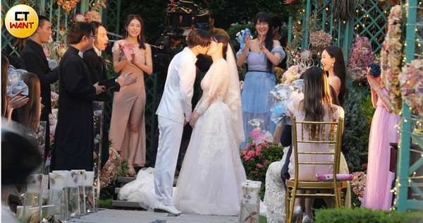 郭雪芙與王子上周拍攝婚禮殺青戲，接吻是鏡頭是當日的重頭戲。（圖／攝影組）