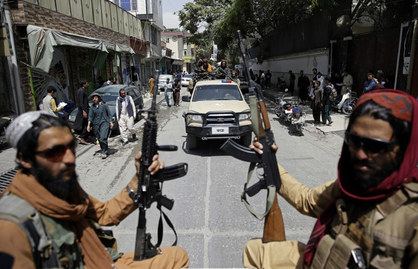 ▲▼ 塔利班戰士在阿富汗首都喀布爾巡邏。（圖／達志影像／美聯社）