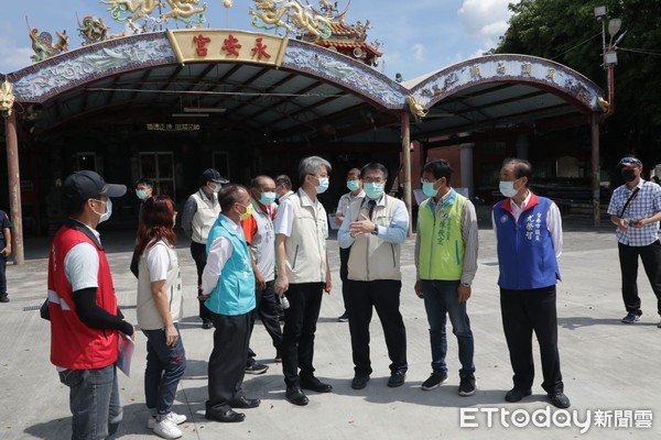 ▲台南市麻豆區埤頭里永安宮抽水站工程，於今年豪雨發揮良好防洪功效，讓永安宮周邊社區不再淹水，受到在地里民讚許與肯定，台南市長黃偉哲上午前往視察受鄉親肯定。（圖／記者林悅翻攝，下同）