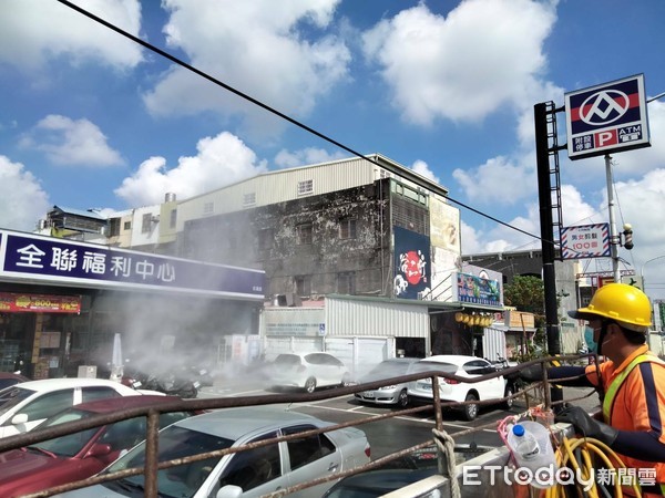 ▲▼雲林縣府派員至足跡點清消。（圖／記者蔡佩旻翻攝）