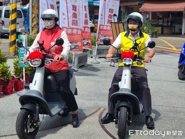 ▲竹山鎮公所推「竹山歡樂購 好康獎不完」活動，花100元消費就有機會抽中油電汽車。（圖／竹山鎮公所提供）