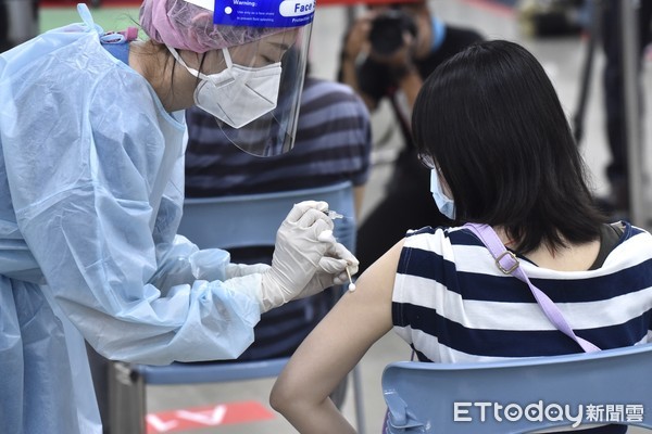 ▲近日有多廠牌疫苗運抵台灣，國內持續鼓勵民眾施打疫苗。（圖／記者李毓康攝）