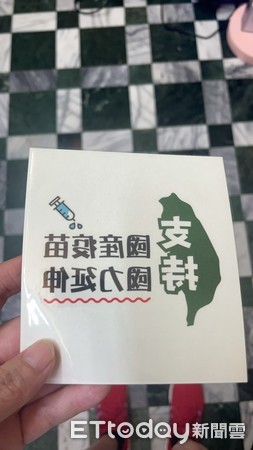 ▲立委陳亭妃、台南市議長郭信良、台南市議員陳怡珍、周麗津、蔡旺詮等人，一早就到台南郭綜合醫院，接種高端疫苗。（圖／記者林悅翻攝，下同）