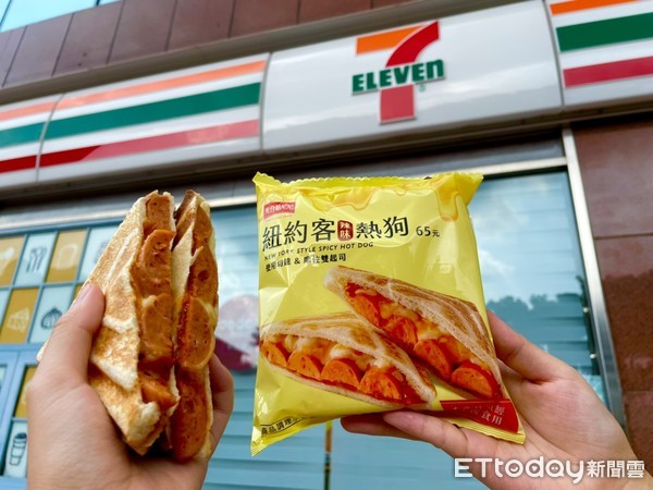 ▲▼7-11熱狗堡、熱壓吐司、檸檬塔。（圖／記者周姈姈攝）