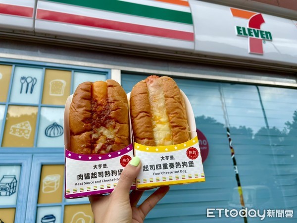 ▲▼7-11熱狗堡、熱壓吐司、檸檬塔。（圖／記者周姈姈攝）