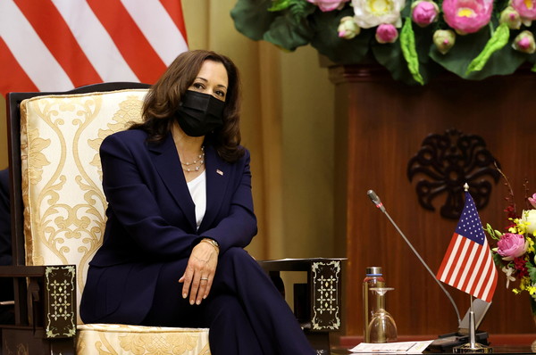 ▲▼美國副總統賀錦麗（Kamala Harris）訪問越南，會晤總理范明政 (Phạm Minh Chính)。（圖／路透）