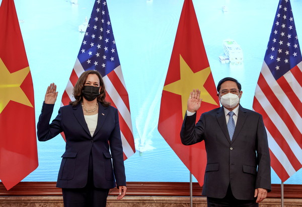 ▲▼美國副總統賀錦麗（Kamala Harris）訪問越南，會晤總理范明政 (Phạm Minh Chính)。（圖／路透）