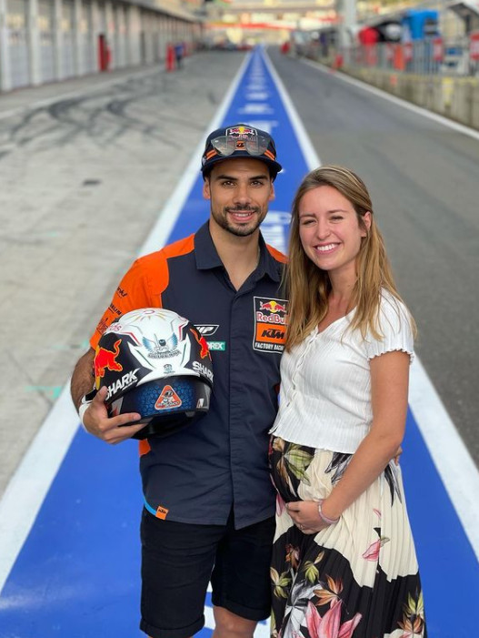 ▲▼ 葡萄牙26歲職業摩托車賽車手奧利維拉（Miguel Oliveira）與24歲繼妹皮曼塔（Andreia Pimenta）完婚。（圖／翻攝自IG）