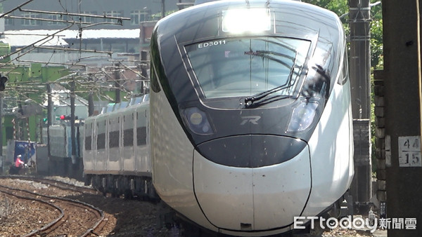 ▲▼台鐵EMU3000城際列車樹林到台中豐原試車。（圖／記者呂佳賢攝）