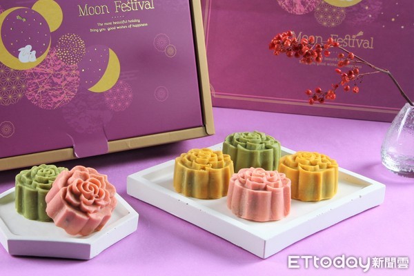 ▲長榮空廚推出「茶香桃山月餅禮盒」搶市，將台灣人最愛的茶系元素與日系的和菓子相互融合。（圖／長榮提供）