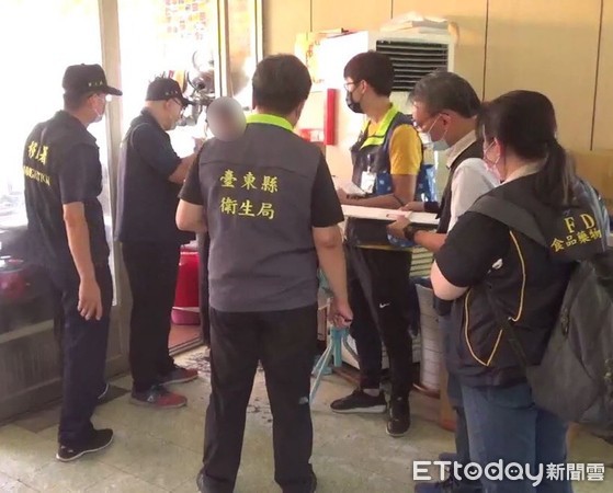 ▲▼移民署台東縣專勤隊會同相關單位，前往越南小吃店實施聯合稽查。（圖／台東專勤隊提供，下同）