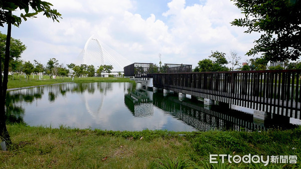 ▲台中水湳中央公園,抹茶湖,台中之肺,科湳愛琴橋,重劃區,水湳經貿園區,公共建設。（圖／記者謝婷婷攝）