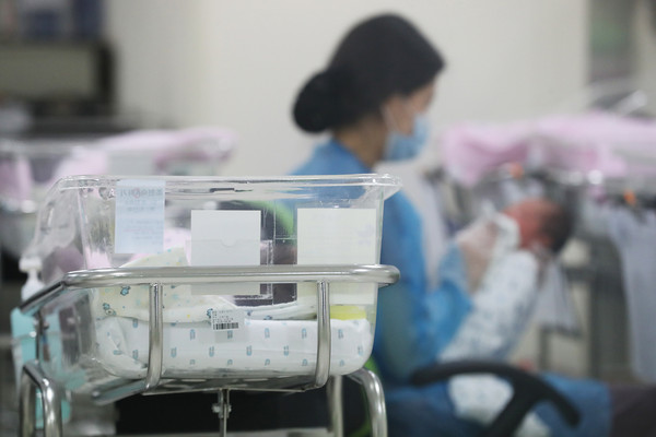▲▼南韓生育率逐年創新低，2020年新生兒數跌到僅剩27萬人。（圖／CFP）