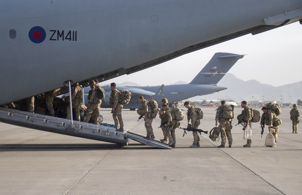 ▲▼英國最後一班軍機28日離開阿富汗喀布爾機場。（圖／達志影像／美聯社）