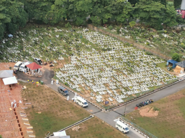 ▲▼馬來西亞吉隆坡一處墓園，40座墳墓2個月後變成1000座。（圖／翻攝Twitter@SharonJessy）