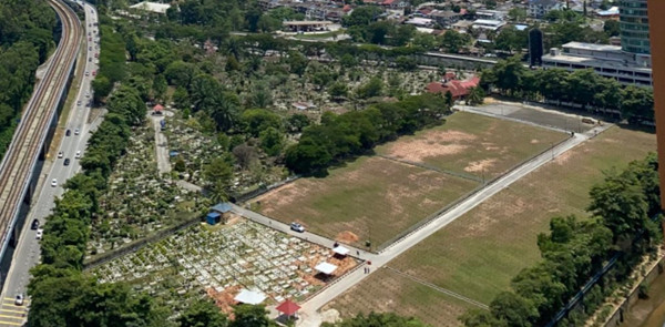 ▲▼馬來西亞吉隆坡一處墓園，40座墳墓2個月後變成1000座。（圖／翻攝Twitter@hyadZR）