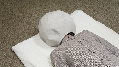 過敏人救星！鼻水貢貢流失眠他「乾脆鑽貓窩睡」　成功歐歐睏到天亮