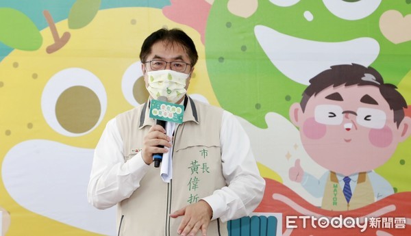 ▲台南市長黃偉哲在防疫政策及個人的施政表現分別獲得8成及7成以上的滿意度肯定。（圖／記者林悅翻攝，下同）