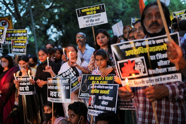 ▲▼印度德里4名男子被指控，輪流性侵並謀殺一名年僅9歲、屬於賤民（Dalit）階級的小女孩。（圖／路透）